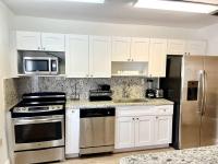 Lush tropical big home close to Airport, Calle 8, Coral Gables and lots more Miami amenities - Chambres d'hôtes Miami