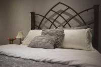 B&B Toronto - Home Away From Home - Basement Studio Apartment - Bed and Breakfast Toronto