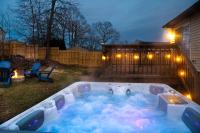 B&B Mystic - NEW! Updated Mystic Home w/ Sauna, Hot Tub & Deck - Bed and Breakfast Mystic