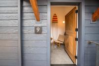 Longboard Studio includes King Bed and Kitchenette - Ferienwohnung