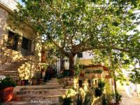 Fasolas square studio 15m2 is located 30 stairs up from the main road and it is in the old market fasolas and next to the museums - Chambres d’hôtes