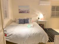 B&B Brisbane - Cosy Haven For Females Only or Females & Child/ren - Bed and Breakfast Brisbane