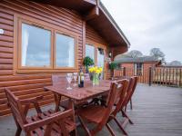 B&B Kinross - Chalet Loch Leven Lodge 12 by Interhome - Bed and Breakfast Kinross