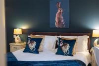 Tower Barn Cottage, Castle Carrock, a luxurious characterful cottage with hot tub and views - B&B Castle Carrock