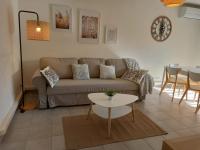Appartement 8 personnes En face des Remparts Climatisé avec terrasse et Parking - B&B Avignone