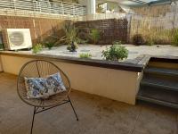 Appartement 8 personnes En face des Remparts Climatisé avec terrasse et Parking - B&B Avignone