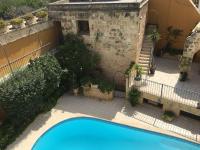 B&B Birkirkara - studio apartment with pool in house of character. - Bed and Breakfast Birkirkara