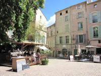 Au QUATRE, 2em étage centre historique - B&B Pézenas