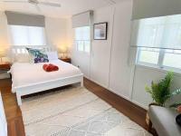 B&B Urangan - Original Pier Beach Retreat - Child Pet Friendly - Bed and Breakfast Urangan