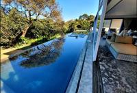 Splash Rock Beachfront Villa - B&B Umtentweni
