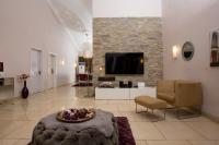 Impeccable 2-Bed House with Hot-Tub -Wi-Fi - Ferienwohnung Kwedonu