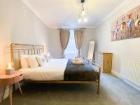 Rose Street's Hidden Treasure- 2Bed Newly Refurbished Apt - Bed and Breakfast Edinburgh