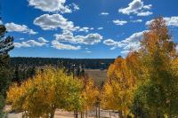 Pet-Friendly Duck Creek Village Retreat with Deck! - Ferienwohnung