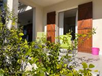 Solenzara- appartement 5 personnes vue mer dans résidence avec piscine - B&B