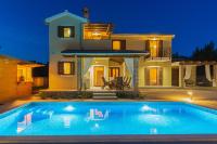 Villa David - luxurious secluded villa with a heated pool - B&B