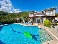 B&B Fethiye - 4 Bedroom - 3 Bathroom - 8 Person, Private Pool - Private 1000m2 Garden, DETACHED Villas, Unlimited WiFi - Free Parking - Bed and Breakfast Fethiye