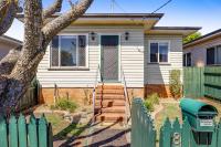 Cute & Cheerful! Close to CBD & Gorgeous Parkland! - Bed and Breakfast