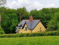 Peacock cottage- Two bedroom country cottage. - Bed and Breakfast Haverfordwest