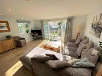 Luxurious 4 Bedroom New England Style Villa - Trewhiddle 29 - Bed and Breakfast