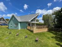 Luxurious 4 Bedroom New England Style Villa - Trewhiddle V12 - Bed and Breakfast