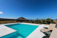 Cute Villa with Views and Pool - B&B