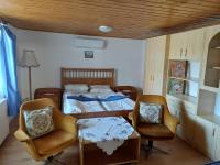 Orbán Apartman - B&B Kővágóörs