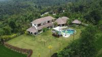 Villa Ravenala, Sumptuous 5BR Luxury Villa 10min away from Lovina in the North of Bali - Bed and Breakfast