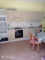 1-Bed Apartment Sleeps 2 - Free Parking and Garden - B&B Gallinaro