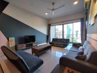 reSTARY - Black Pink, Loft E - Imago Shopping Mall - KK City- 3BR,8Pax 来沙旅 黑粉主题公寓 - Loft E - Imago商场 - 泳池 - KK市中心 - 3房8人 - B&B