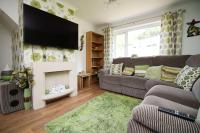 B&B Newport - 3 Bedroom family home Newport, Located next to M4 - Bed and Breakfast Newport