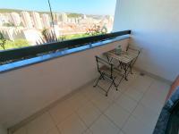 Lisbon 2 bedroom apartment with balcony in Algés