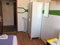Eenpersoonskamer met Gedeelde Badkamer en Toilet 