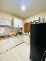 Suasana Stay & Homestay Sentul Utama Taman Dato Senu KL, 3ROOMS 3BATHROOMS, ,2Aircond 2 Carpark-Netflix-WIFI-Pool View - prefer malay - Chambres d'hôtes Kuala Lumpur