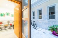 Alohamundi Mesón de Caballeros - B&B Sevilla