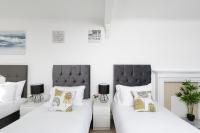 Skyvillion - London Enfield 4 Bedroom Cosy House Free Parking Garden - Chambres d'hôtes Enfield Lock