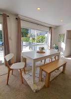 family friendly 3BR flat - 3min walk to the beach - self contained - B&B Auckland