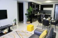 Favour's 2 Bedroom Apartment on 77 - B&B