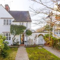 Elegant Garden Cottage near Hampstead Heath & Tube - B&B