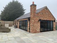 B&B York - Luxury Studio Cottage at Foot of Yorkshire Wolds - Bed and Breakfast York