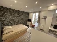 Quiet & bright studio 15min away from Paris - Bed and Breakfast Bondy