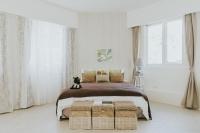 Zimmer mit Kingsize-Bett und Bergblick