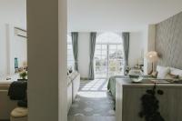 Zimmer mit Kingsize-Bett und Bergblick