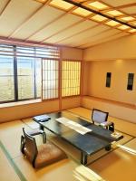 Japanese-Style Room with Dining Area, Terrace and Shared Bathroom "Kimamori"