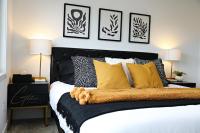 B&B Edmonton - BoHo Modern Retreat King Bed,Fireplace,Disney - Bed and Breakfast Edmonton