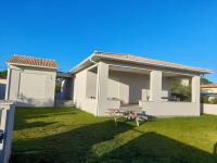 Villa avec piscine chauffée entre terre et mer - Bed and Breakfast
