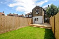 Luxury 5 Star London Apartment - Parking, Garden, nr Greater London Metro Stations - B&B
