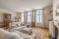 Stylish 2 Bed 2 Bath Flat In The Heart Of Windsor - By Tempstay - Bed and Breakfast Windsor