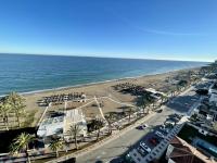 Exclusive beachfront apartment Torremolinos - pool - paddle - tenis - wifi - central aircon - B&B Torremolinos