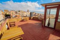 Planta baja en la muralla romana junto a la Catedral - B&B Tarragona