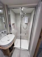 Self contained double bedroom with ensuite, private entrance, free parking , 5 min walk to beach - Chambres d'hôtes St Ives